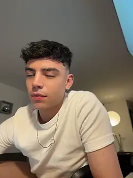 aronnhidden Live XXX Chat