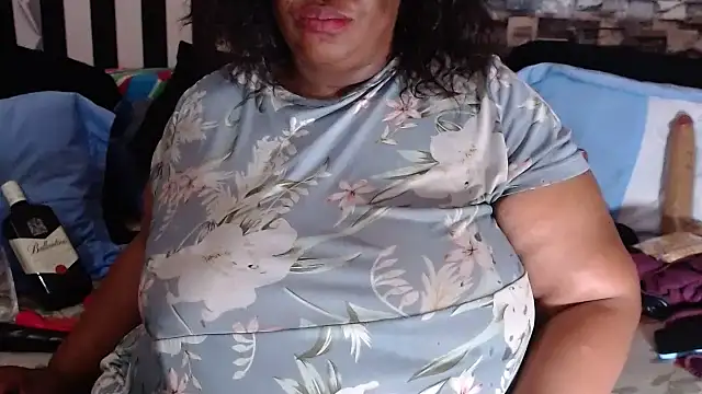 BigHotMatureXx's Live XXX Chat