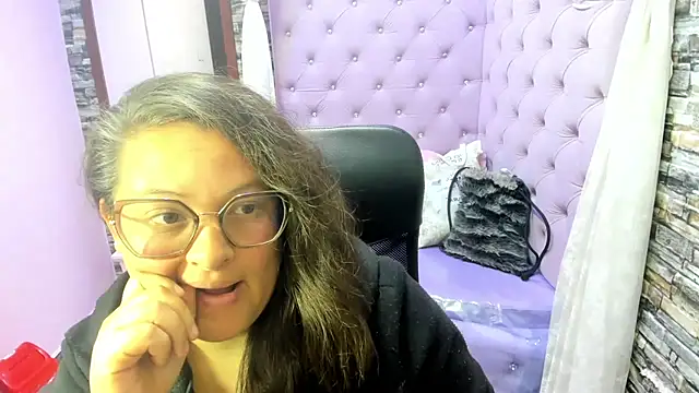 Sarah_Boobs_ Adlı Modelin Canlı XXX Sohbeti