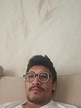 Lokomo32 Chat XXX live