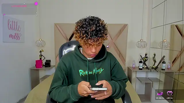 دردشة Anyelo_Twink الجنسية المباشرة