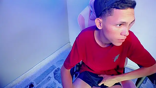 sombra_18 লাইভ XXX চ্যাট