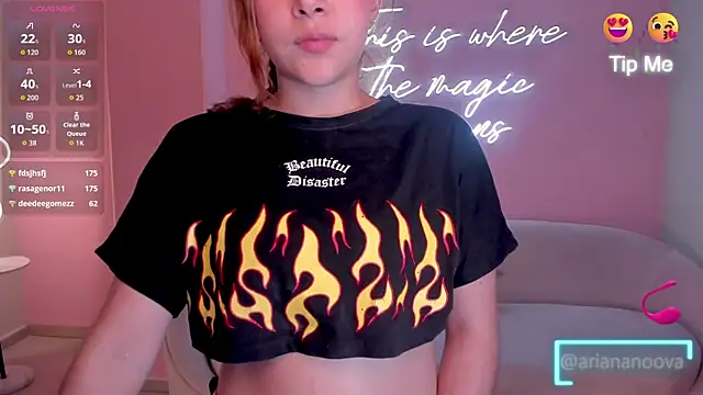 Chat +18 de ArianaNova ao vivo
