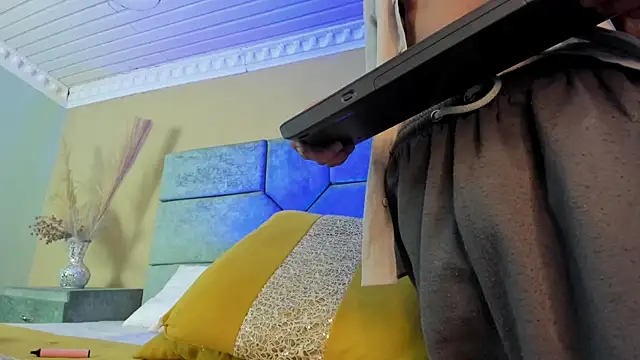 NoaahTylor Chat XXX in diretta