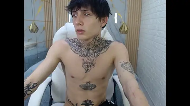 Cry_thereal élő XXX-chatje