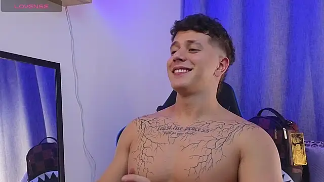 צ'אט XXX בשידור חי של ASHTON_HILS