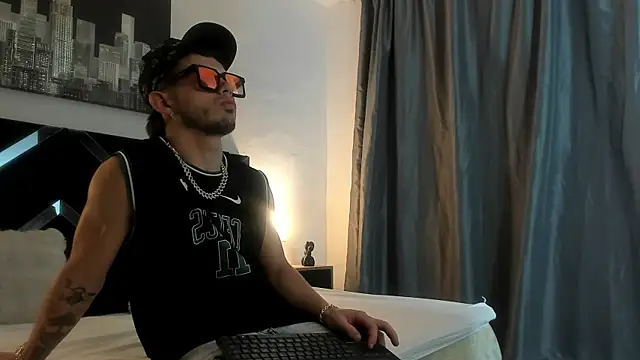 Zeus_damian21 Obrolan Langsung XXX