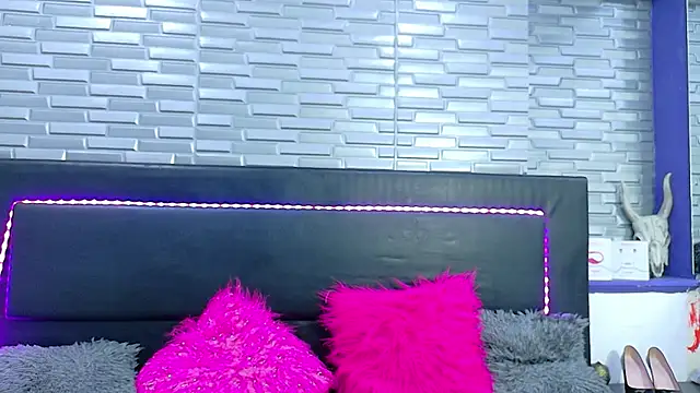 Chatroom XXX en direct de SeraphynLuxora