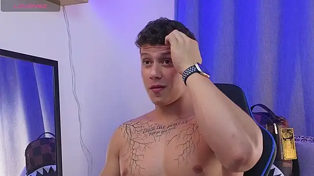 ASHTON_HILS élő XXX-chatje