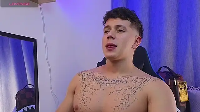 XXX chat uživo modela ASHTON_HILS
