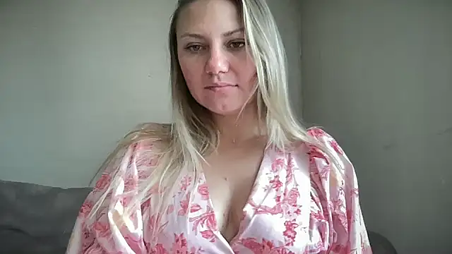 MonicaSweettty Adlı Modelin Canlı XXX Sohbeti