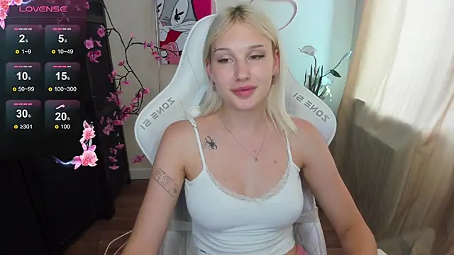 EvelinaLuu's Live XXX Chat