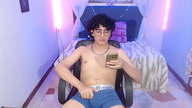 Elliot_23's Live XXX Chat