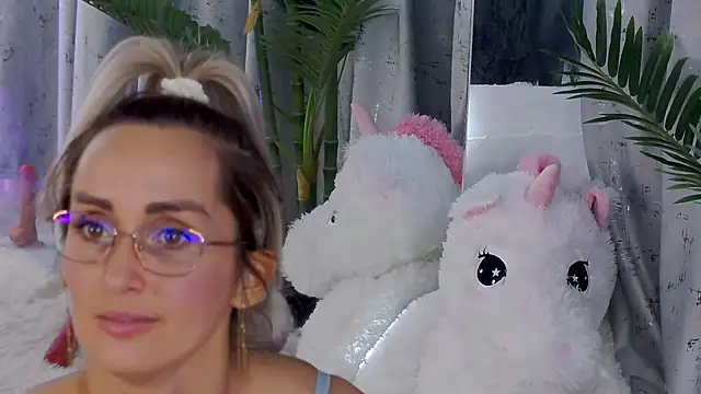 IsabelleEthan Chat XXX in diretta