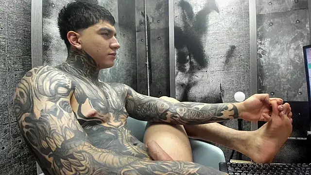 XXX chat uživo modela Gury_tattoo