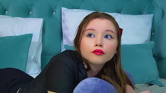 KeiraAsti élő XXX-chatje