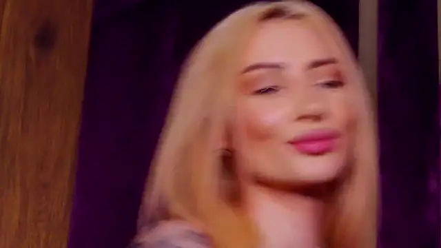 دردشة AngieShae الجنسية المباشرة