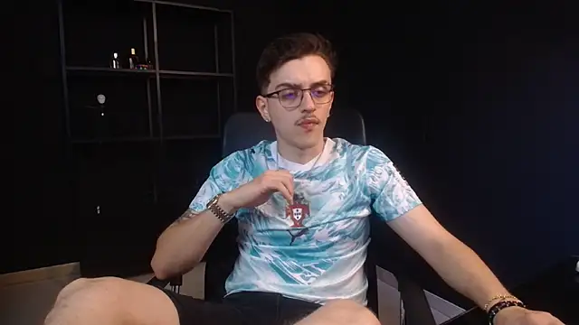 FelixStarkk Show in webcam
