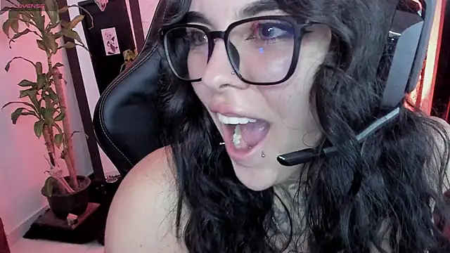 MissCharlottte_18's Live XXX Chat