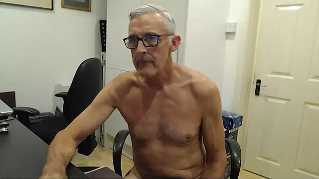 nakedcarpenteruk's Live XXX Chat