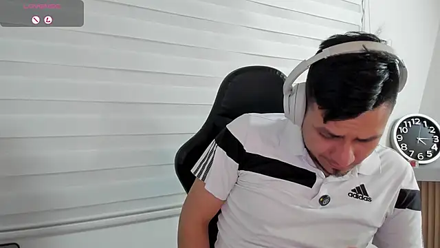 Chat +18 de Rick_Adams ao vivo