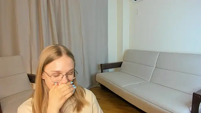 FemMantis' Live XXX Chat