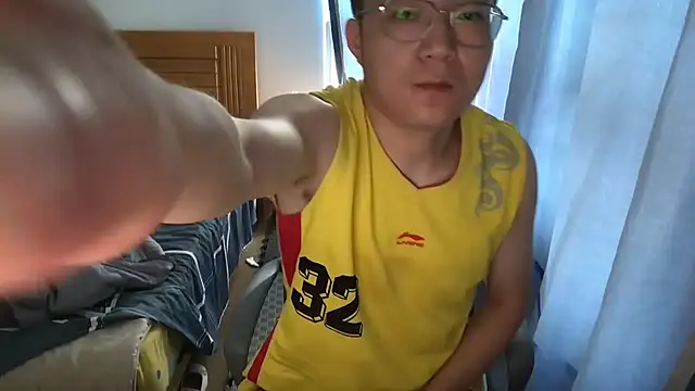 wang930115 – Live XXX-chat