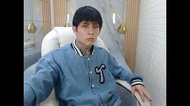 Cry_thereal 即時 XXX 聊天