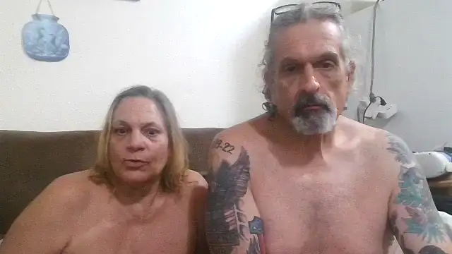 XXX chat uživo modela Harley1414Vicky