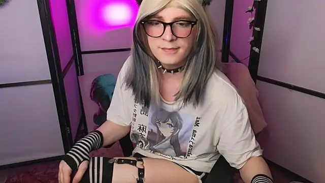 FoxIsPuff live XXX chat