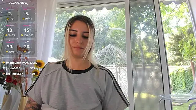 Chat +18 de Ella_Vee ao vivo