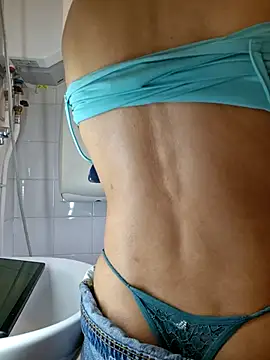 Luisa968 Adlı Modelin Canlı XXX Sohbeti