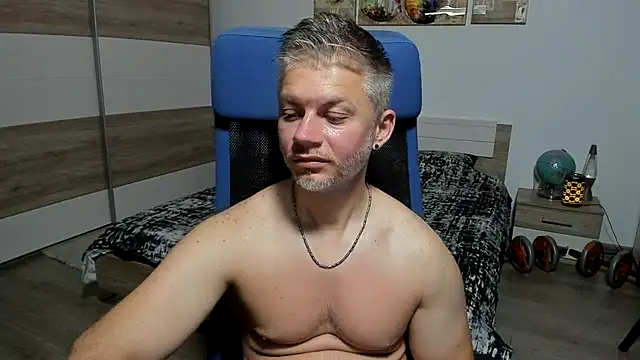 RobbyShawz: διαδικτυακό σόου στην κάμερα