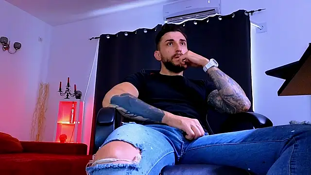 MightyAaron66 Adlı Modelin Canlı XXX Sohbeti