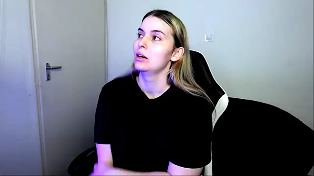Živý XXX chat ShyHotNerd