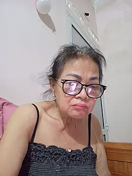 Hotestlove Adlı Modelin Canlı XXX Sohbeti
