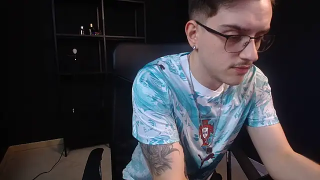 FelixStarkk's Live XXX Chat