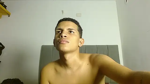 צ'אט XXX בשידור חי של Jose_And_Daniel