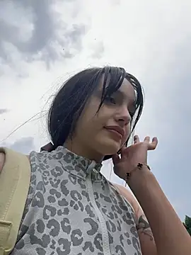 MiaZaya élő XXX-chatje