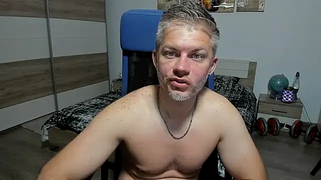 RobbyShawz: διαδικτυακό σόου στην κάμερα