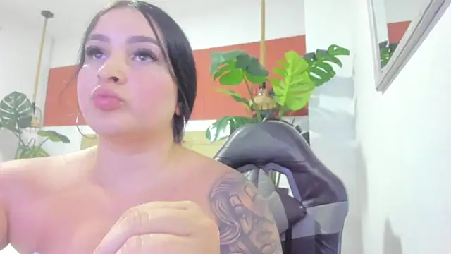 lili_cardenas_'s Live XXX Chat