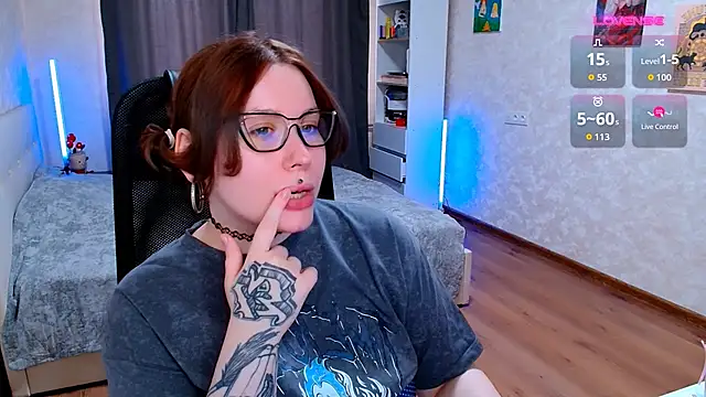 ur_geekgirl's Live XXX Chat