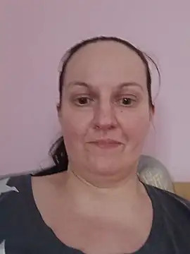 دردشة BustyLadyAlma الجنسية المباشرة