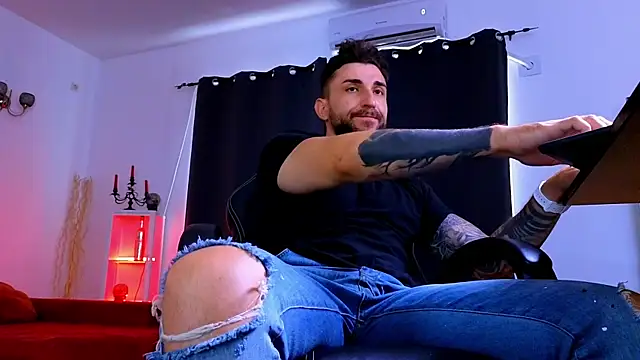 MightyAaron66 élő XXX-chatje
