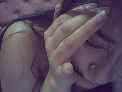 Thania- live XXX chat