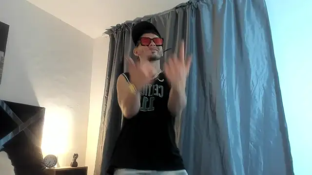 Zeus_damian21 – Naživo XXX chat