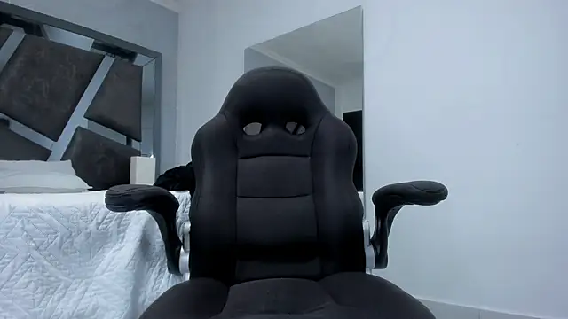 XXX chat uživo modela ElektraBomdans