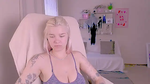 XXX chat uživo modela Hot_Blonda