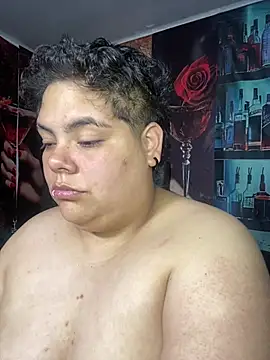 Hailey_Curvy élő XXX-chatje