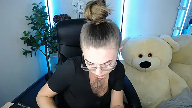 Ritaneer Adlı Modelin Canlı XXX Sohbeti